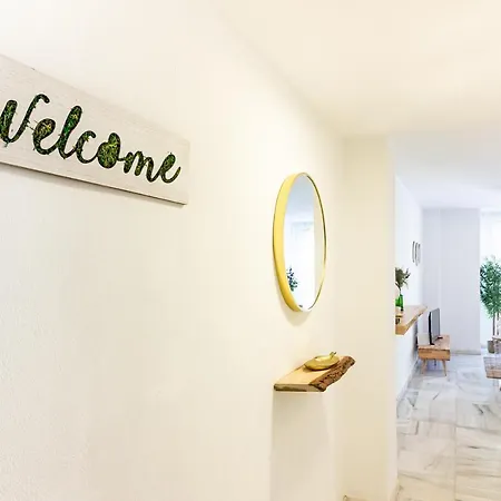 Center Flat. Victoria Boutique *